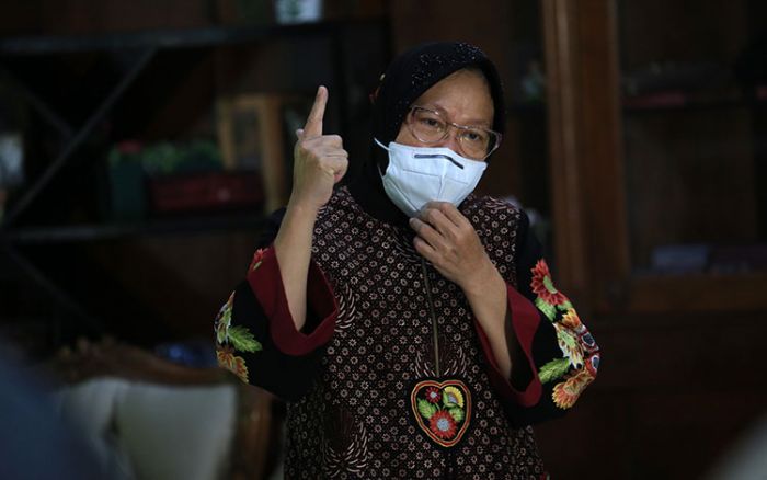 ​Didaulat Jadi Guru, Begini Gaya Wali Kota Risma Saat Mengajar