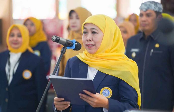 Pesan Khofifah saat Lantik Pengurus IKA Unair Bondosowo