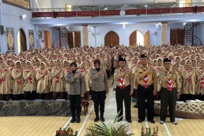 Tangkal Berita Hoaks, Srikandi Polres Ngawi Sosialisasi di Ponpes Gontor 1 Putri Mantingan