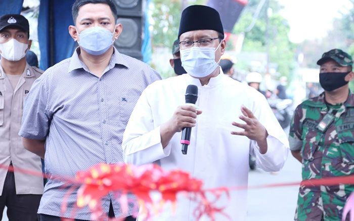 Gus Ipul Resmikan Pasar Takjil di Kampung Bunga Pucangan