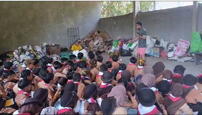 Penutupan MPLS SDN Tambegan, Ajak 50 Siswa Belajar Pengolahan Sampah TPS3R