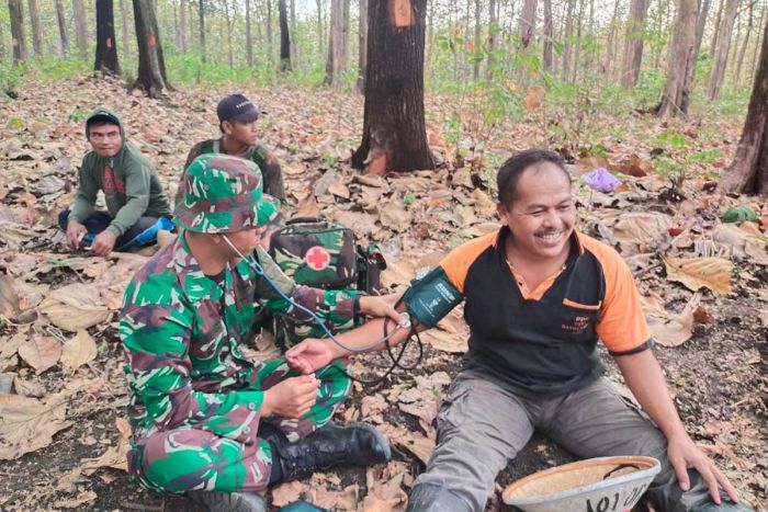 Selain Bangun Desa, Program TMMD Ke-121 di Ngawi Juga Lakukan Cek Kesehatan kepada Masyarakat