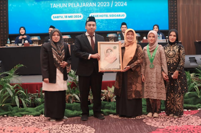 Wisuda Siswa SMA Islam Sidoarjo 2024 Dihadiri Stafsus Wapres RI