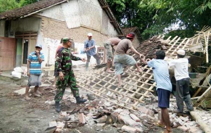 Puting Beliung Kembali Terjang Kecamatan Mayang Jember, Puluhan Rumah Ambruk