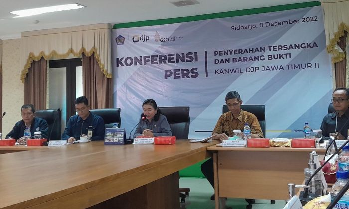 DJP Jatim II Serahkan Tersangka Pengemplang Pajak Rp2,5 M ke Kejari Mojokerto