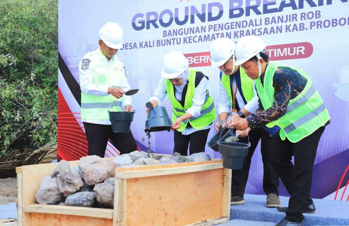 Gubernur Khofifah Targetkan Bangunan Pengendali Banjir Rob di Probolinggo Tuntas Akhir Desember 2023