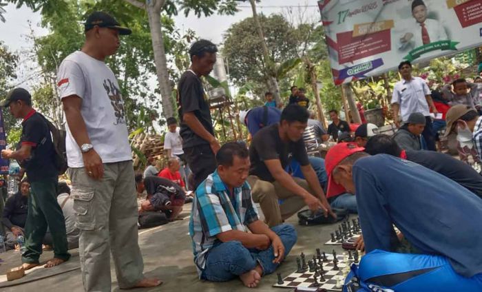 Angkat UMKM Candi Wates Pasuruan, Caleg PKB Gelar Lomba Catur