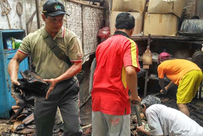 Atap Rapuh, Dapur Rumah Milik Guru GTT di Tanjungsari Pacitan Ambruk