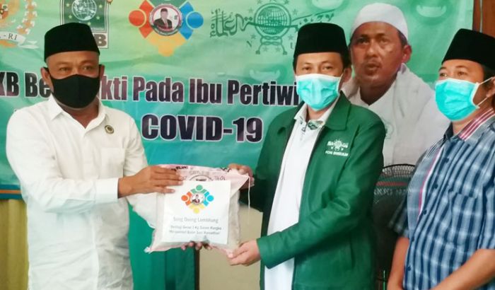 Ketua PCNU Bangkalan Apresiasi H. Syafiuddin yang Bagikan Sembako saat Petani Panen