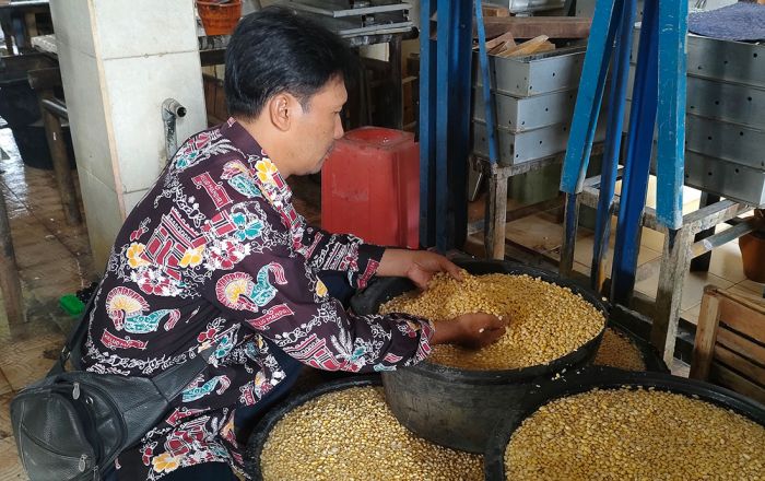 Harga Kedelai Melonjak, Pelaku UMKM Tahu di Kediri Menjerit