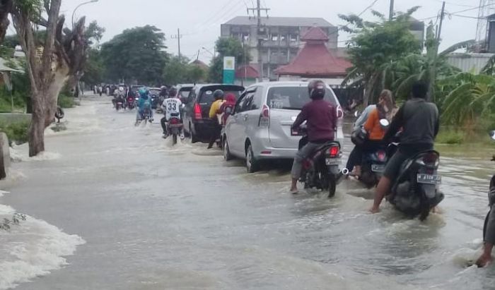 Kali Lamong Meluap, Ratusan Rumah Warga Gresik Selatan Mulai Terendam