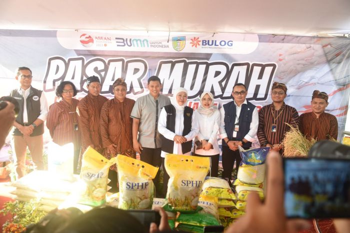 Wali Kota Kediri Dampingi Gubernur Khofifah Tinjau Pasar Murah