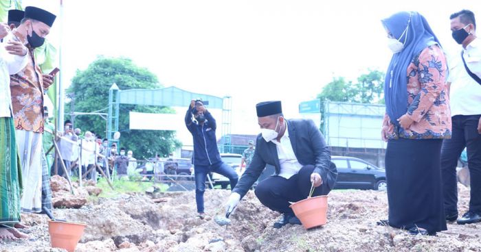 Bupati Gresik Hadiri Peletakan Batu Pertama Pembangunan Masjid Universitas Qomaruddin