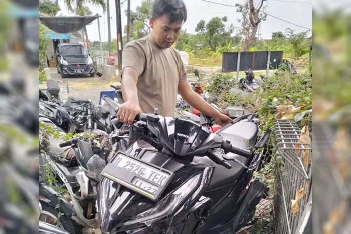 Dua Pemuda asal Pandaan Pasuruan Jadi Korban Tabrak Lari, Motornya Nyungsep ke Parit