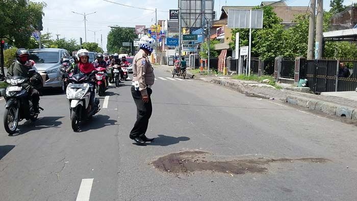 Oleng Kena Senggolan, Guru di Sidoarjo Tewas Dilindas Truk