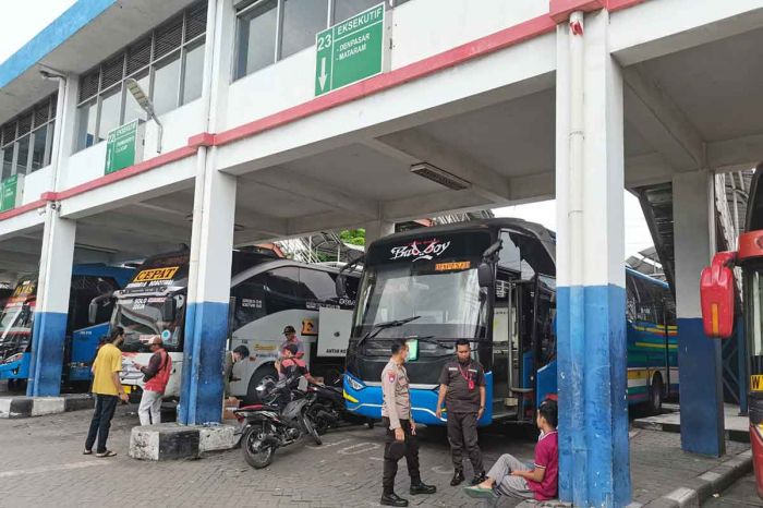 Polisi Bersama Petugas Terminal Bus Bungurasih Gelar Ops Puri Agung 2022