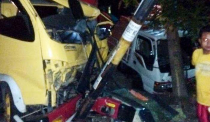 Tabrak Truk Ngeban di Ngawi, Seorang Kernet Tewas dalam Perawatan