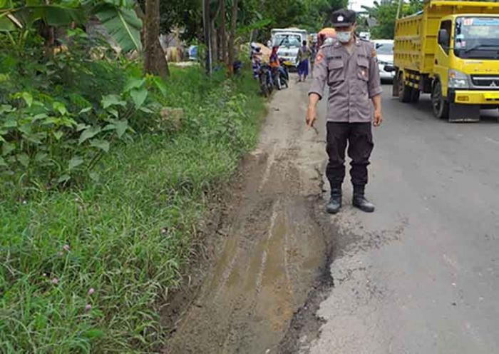 Terperosok Lubang, Pengendara Motor di Tuban Tewas Terlindas Truk