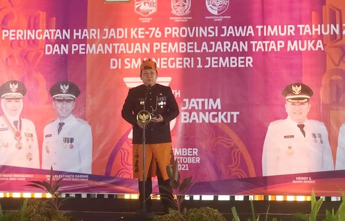 Hari Jadi Pemprov Jatim ke-76, Bupati Hendy dan Wabup Firjaun Ajak Masyarakat Jember Ikuti Vaksinasi