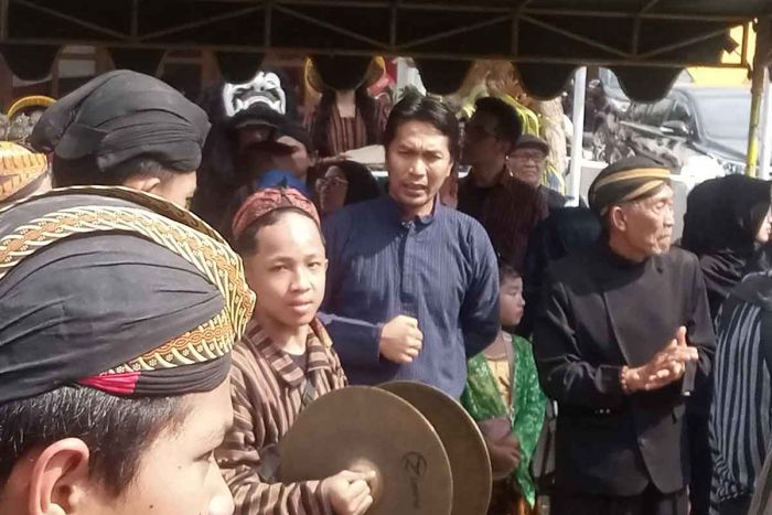 Bupati Madiun Berangkatkan Kirab Tari Dongkrek Dalam Peringatan Bersih Desa