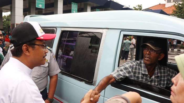 ​Sambangi Terminal Osowilangun, Gus Ipul Dicurhati Sopir dan Pedagang