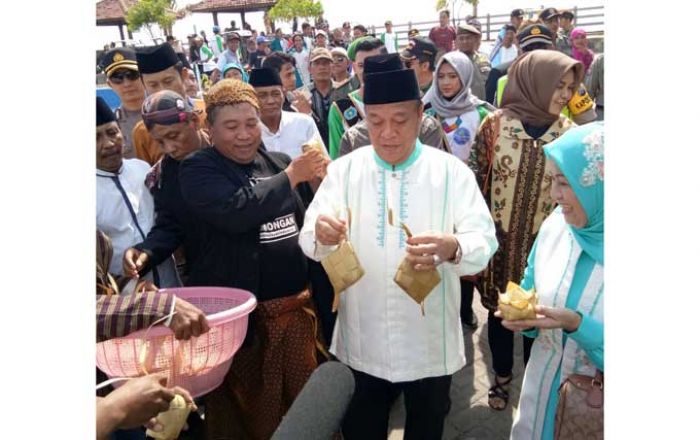 Lestarikan Tradisi Leluhur, Pemkab Lamongan Gelar Gebyar Ketupat di WBL