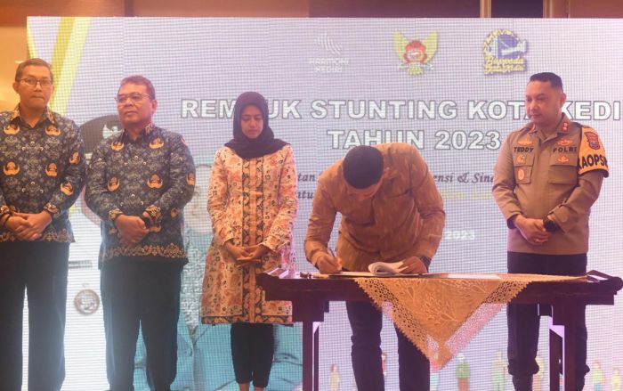 Teken Komitmen Percepatan Penurunan Stunting, ini Pesan Wali Kota Kediri