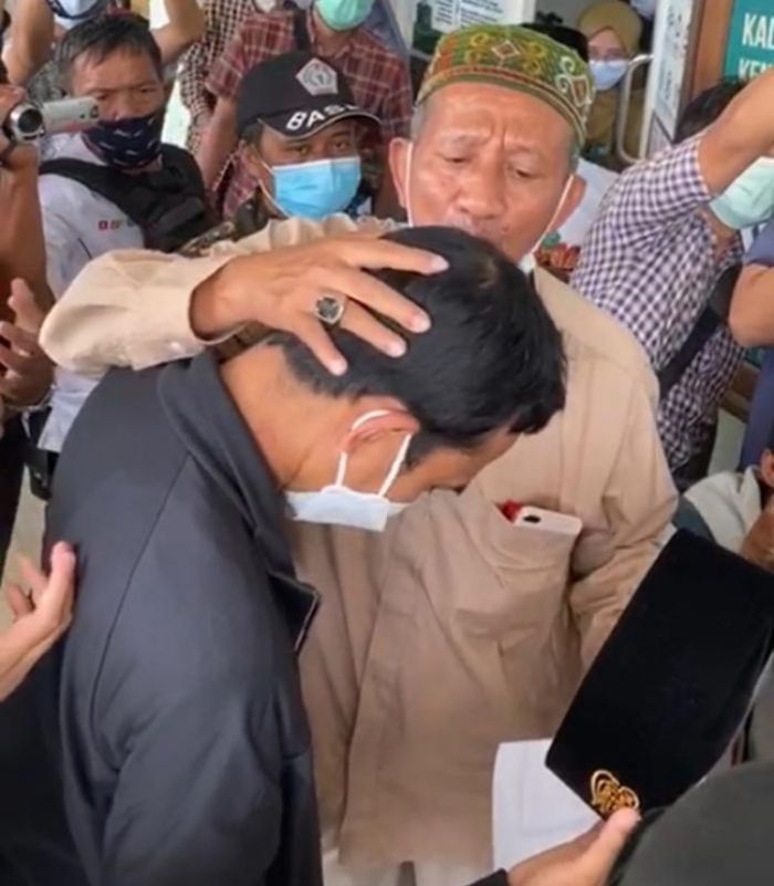 ​Gus Ali Suwuk Kepala Ustadz Abdul Somad, Cak Firman Ungkap Jejak Digital UAS Dukung HTI-Khilafah