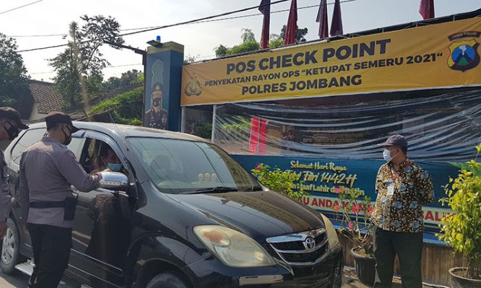 Hari Pertama Penyekatan di Jombang, Belasan Kendaraan Pemudik Terpaksa Putar Balik