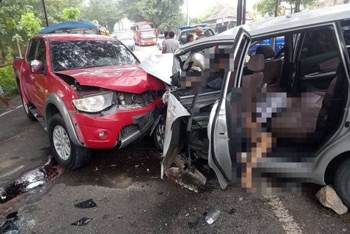 Adu Moncong Minibus di Tuban, 2 Tewas dan 4 Luka-Luka