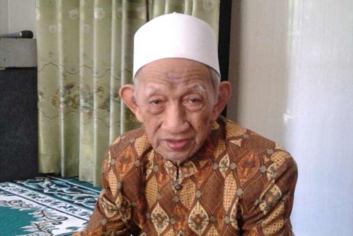 Jenazah KH. Sholeh Qosim Dimakamkan Usai Sholat Jumat