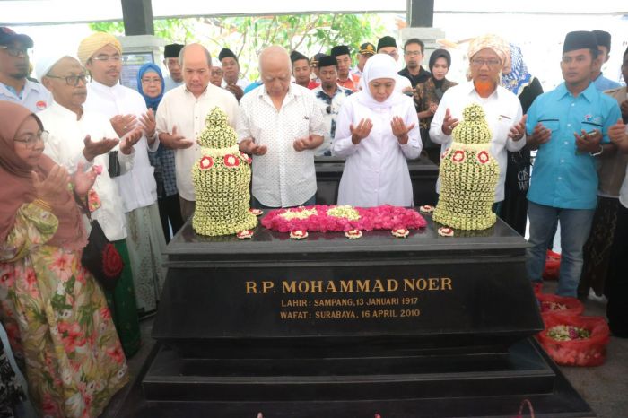 Ziarah ke Makam Gubernur Jatim M Noer di Sampang, Cipung Apresiasi Kinerja Khofifah Periode Pertama