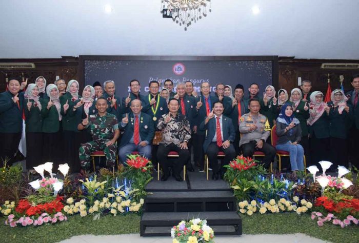 Hadiri Pelantikan Pengurus Baru, Bupati Lamongan Ajak IDI Wujudkan Kejayaan Kesehatan