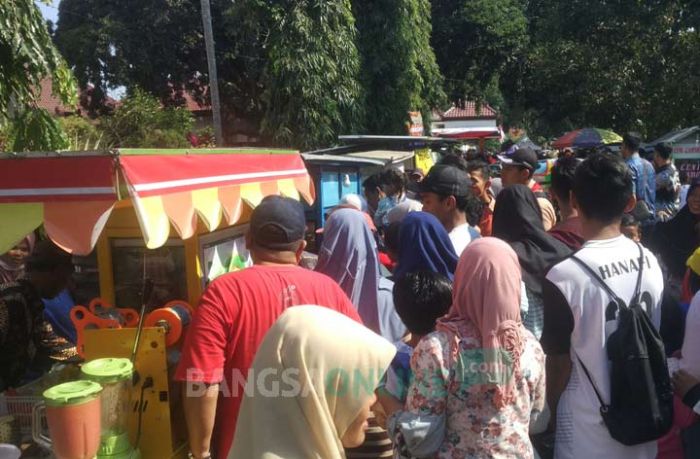 Makan Gratis Warnai Pelepasan Emil Dardak