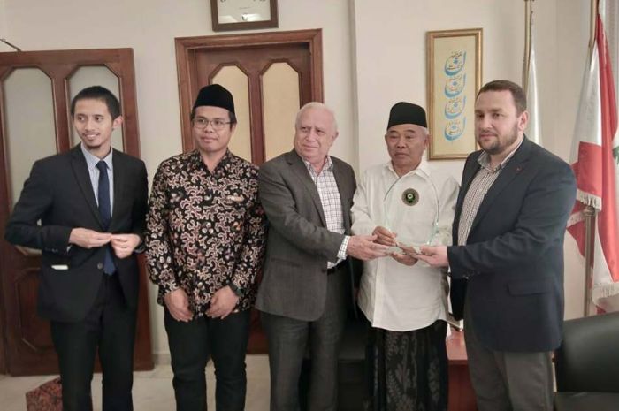 ​Beber Lima Alasan Pilih Jokowi, di Beirut Kiai Asep Bentuk JKSN Cabang Libanon