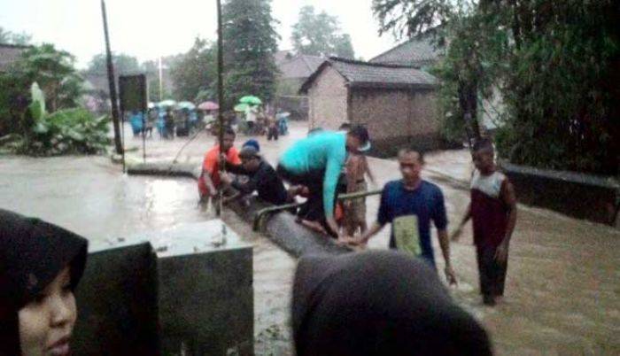 Jembatan Tersumbat, Sungai di Desa Gulun Maospati Meluap, Warga Minta Perbaikan