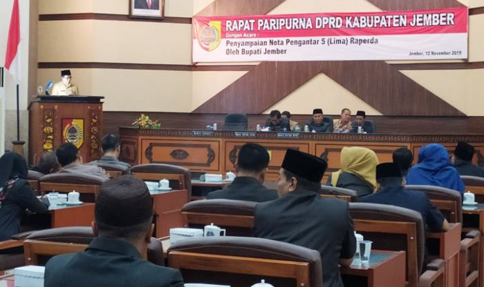 Dihujani Interupsi, Rapat Paripurna DPRD Jember Diskorsing 1 Jam