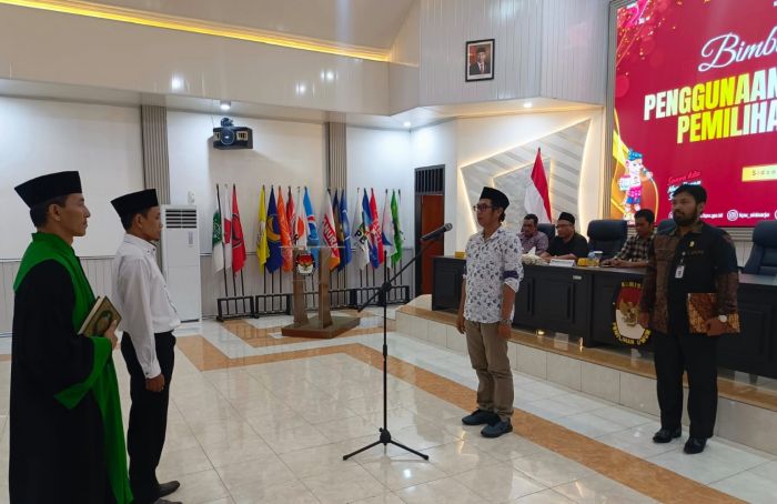 Lantik PAW PPK Candi, Ketua KPU Sidoarjo Tekankan Bekerja Profesional