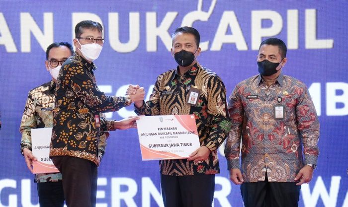 Bantu Tingkatkan Pelayanan Adminduk, Bank Jatim Support 38 Mesin ADM