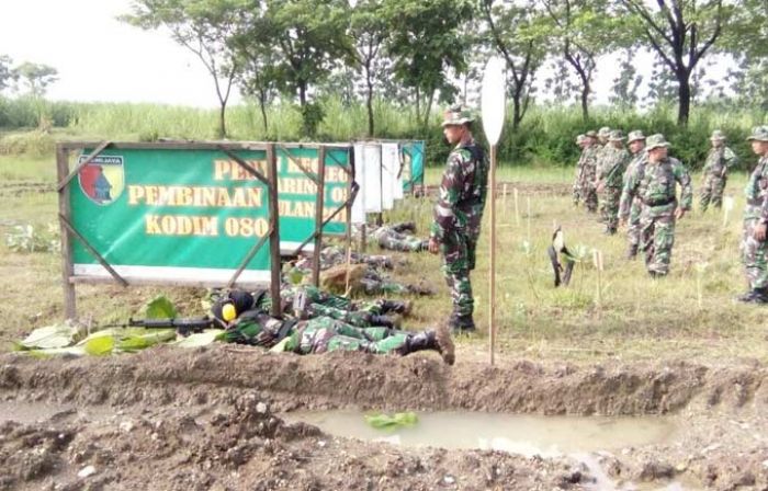 Anggota Kodim Ngawi Gelar Latihan Rutin Menembak