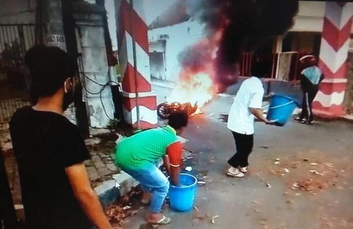 ​Sebuah Motor di Jember Terbakar, Pengendara Malah Kabur