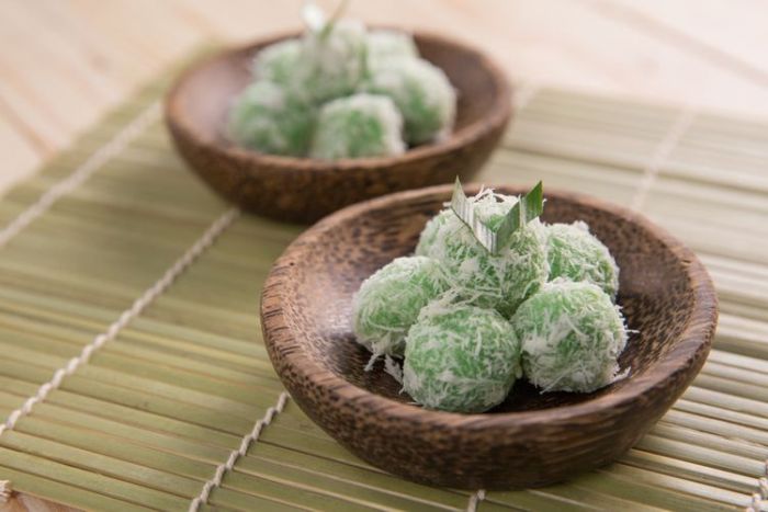 Resep Klepon, Kue Manis dengan Daun Suji