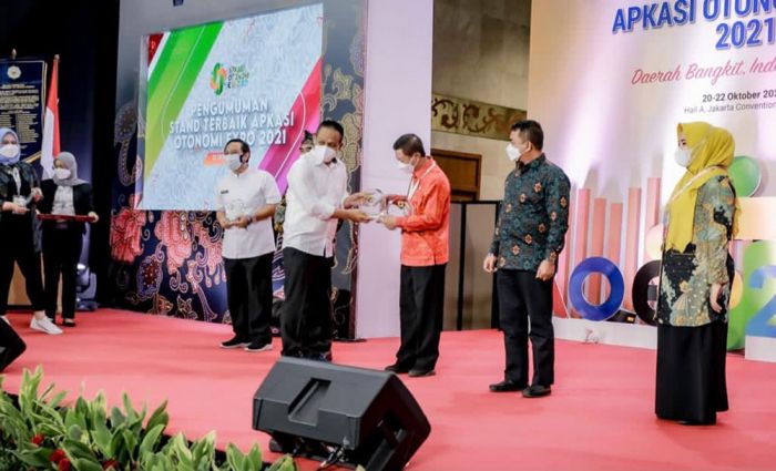 Pemkab Jember Dinobatkan Sebagai Juara Umum dalam Apkasi Otonomi Expo 2021