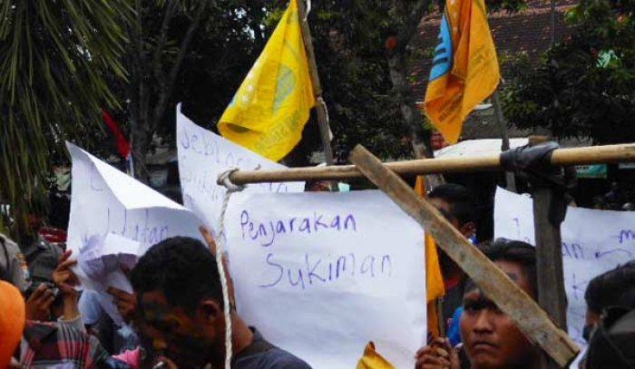 PMII Demo Kejari Lamongan, Protes Kepala BLH Tidak Ditahan Meski jadi Tersangka