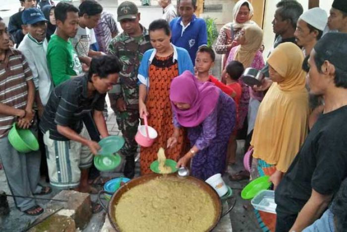 Bubur Syuro, Hidangan Khas Warga Komplek Makam Sunan Bonang Saat Berbuka Puasa