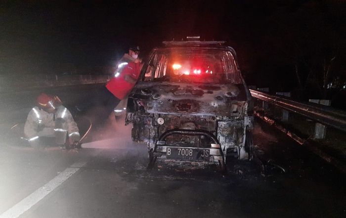 Mobil Ambulans Terbakar di Tol Jombang Usai Antar Jenazah