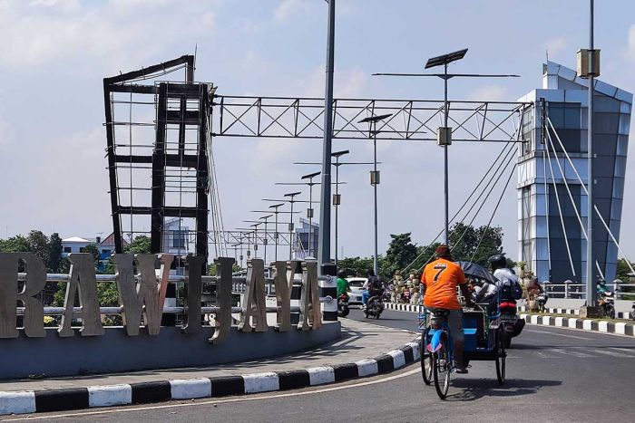 Usai Terbakarnya Jembatan Brawijaya, PJ Wali Kota Kediri Lakukan Pemeliharaan Aset Pemkot