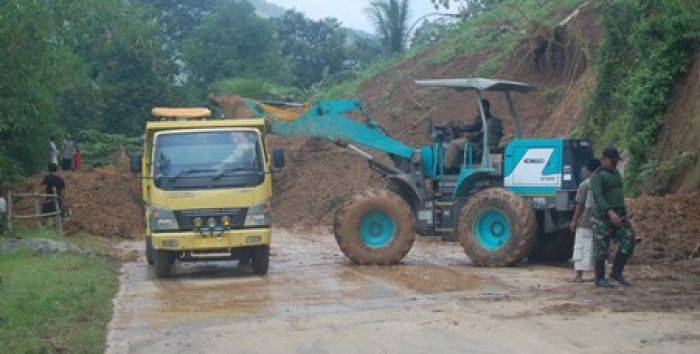 Akibat Tanah Longsor, Jalur Trenggalek-Ponorogo Putus