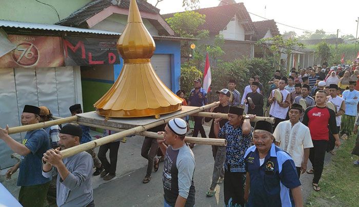 Gelar Kirab Mahkota, Takmir Masjid Al Mubarok Kediri Ingin Lestarikan Tradisi Islam