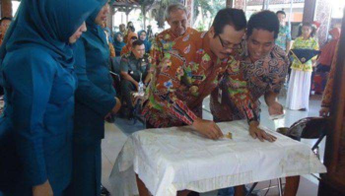 Pemkab Gresik Cari Batik Khas Gresik, Wabup Launching Batik UKS 